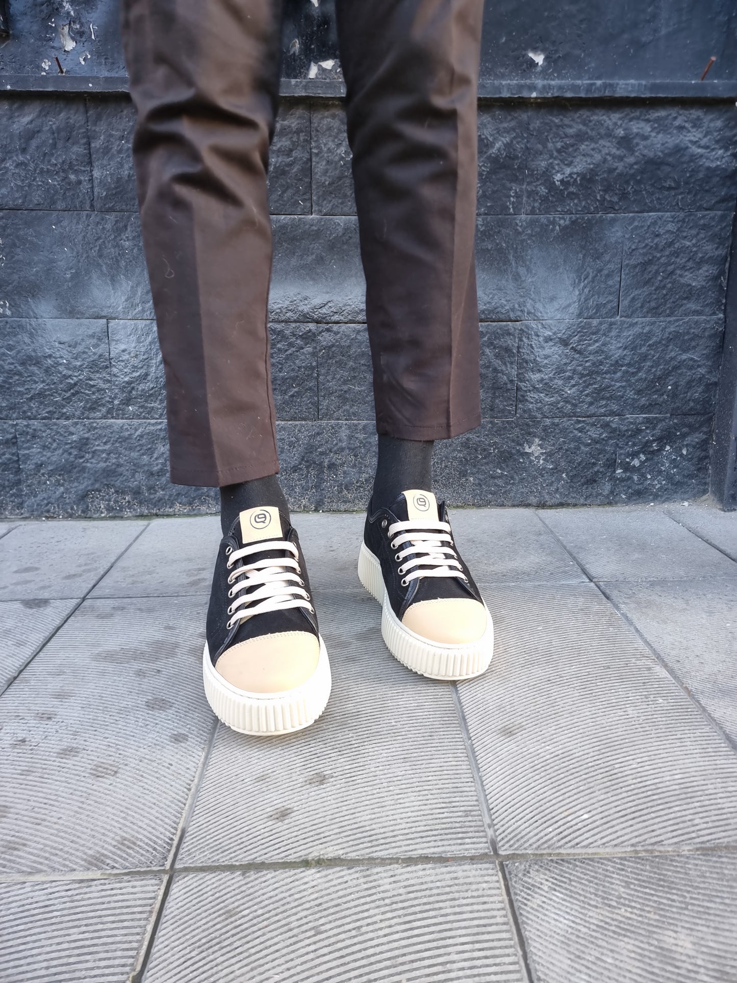 Sneakers in pelle camoscio nero