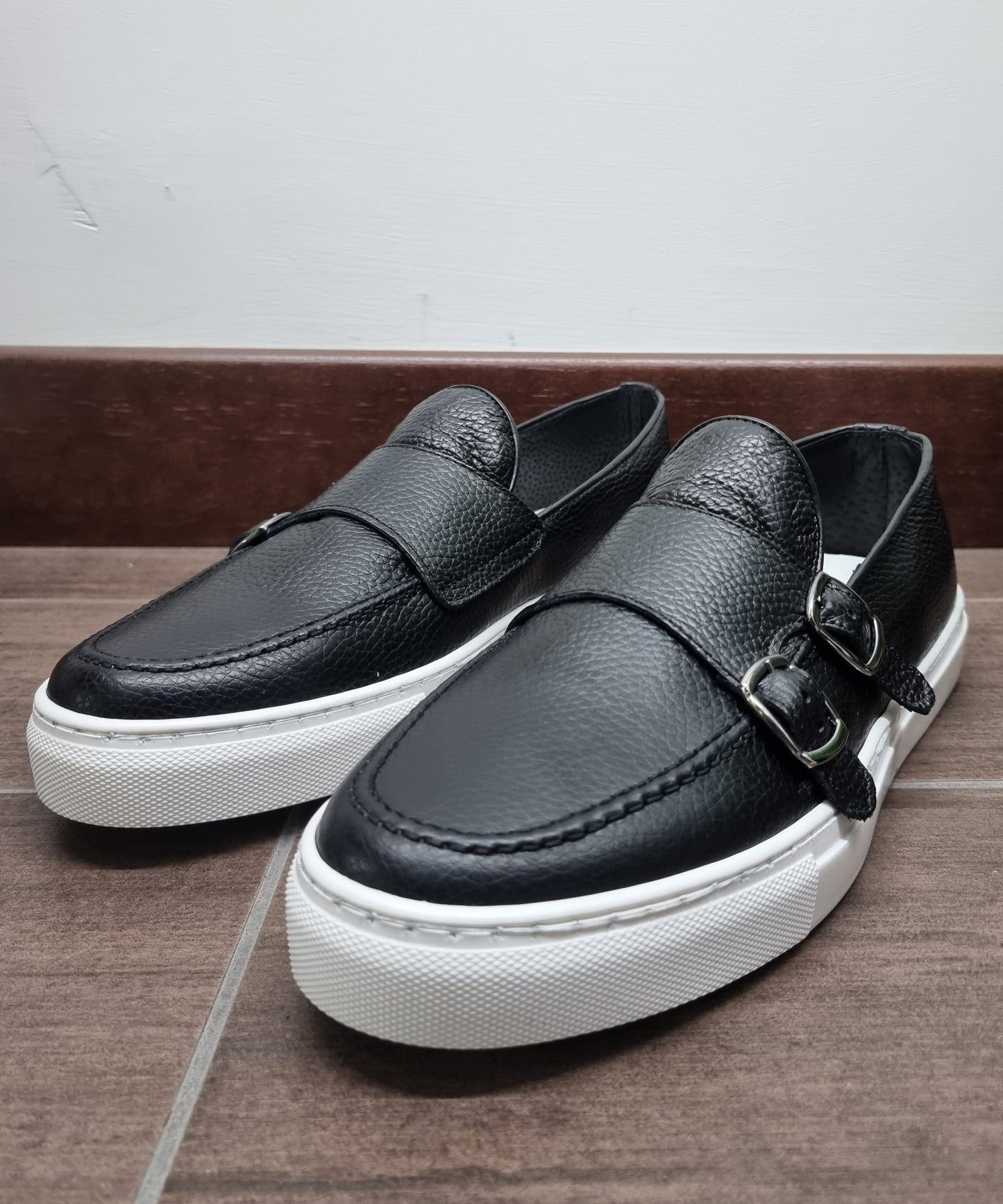 mocassini doppi fibia in pelle bottolato nero