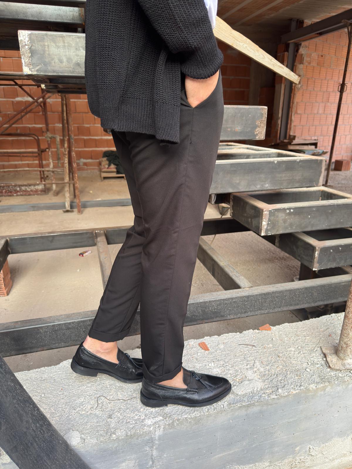 pantalone capri color nero