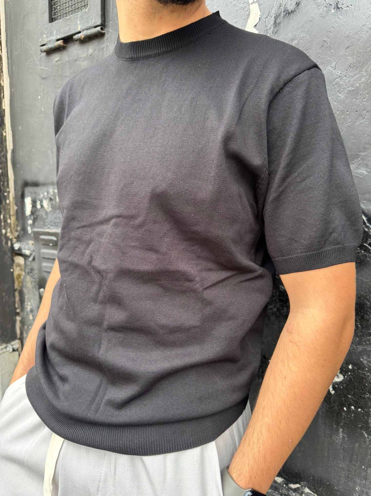 Maglia in filo nero