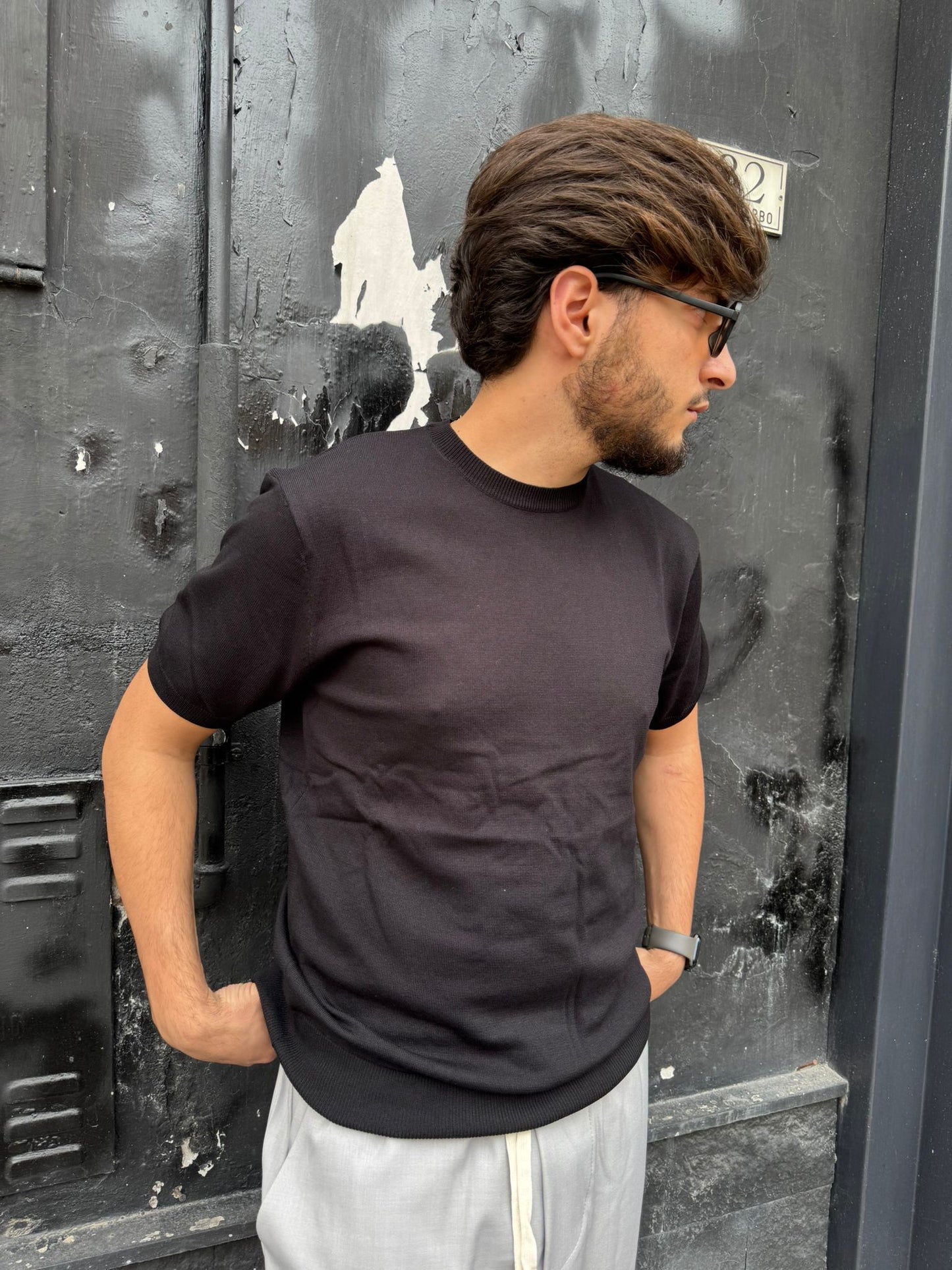 Maglia in filo nero