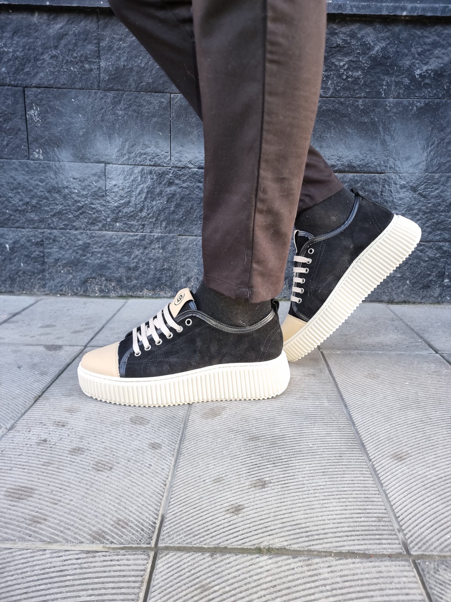 Sneakers in pelle camoscio nero