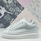 -q9- kevin in pelle bianco