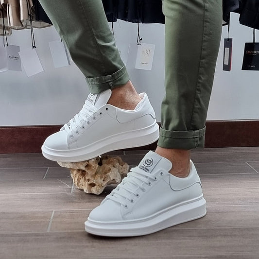 -q9- kevin in pelle bianco