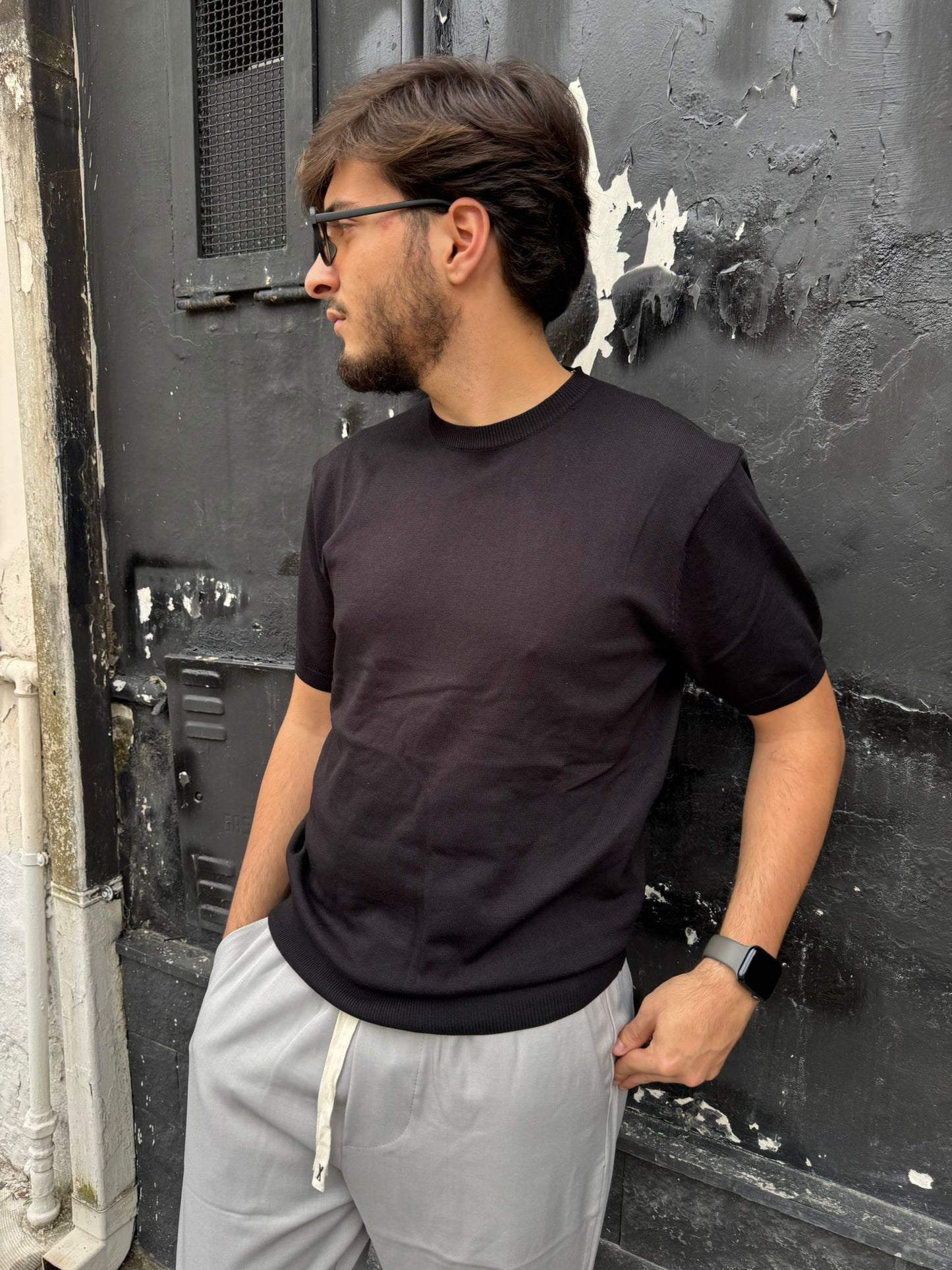 Maglia in filo nero