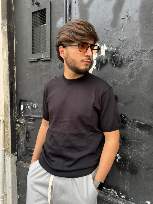 Maglia in filo nero